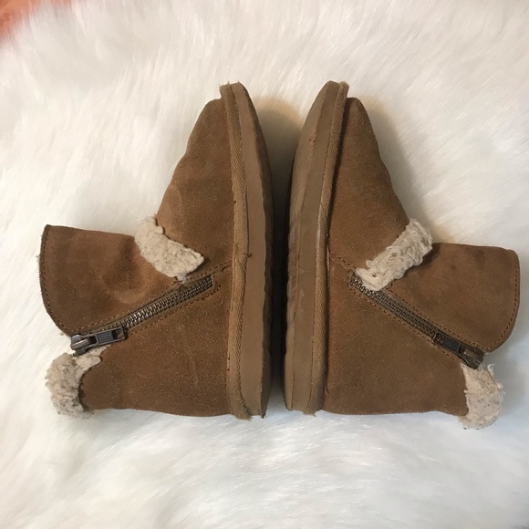 PAWZ by BearPaw ⚜️ Hailey Toddler Cow Suede Boots - Picture 8 of 16